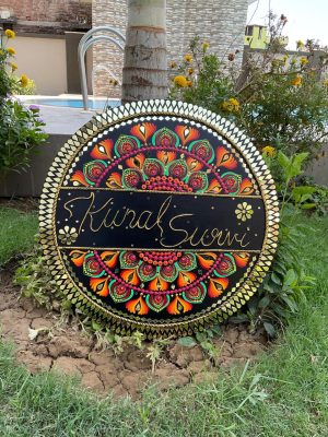 Mandala photo frame (18-inch diameter)